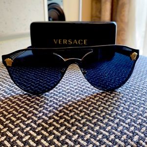 Versace gorgeous sunglasses